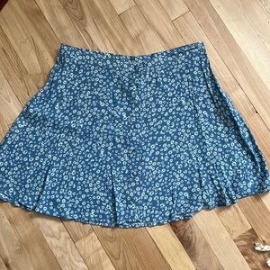 brand new blue and white daisy patterned flowy skirt